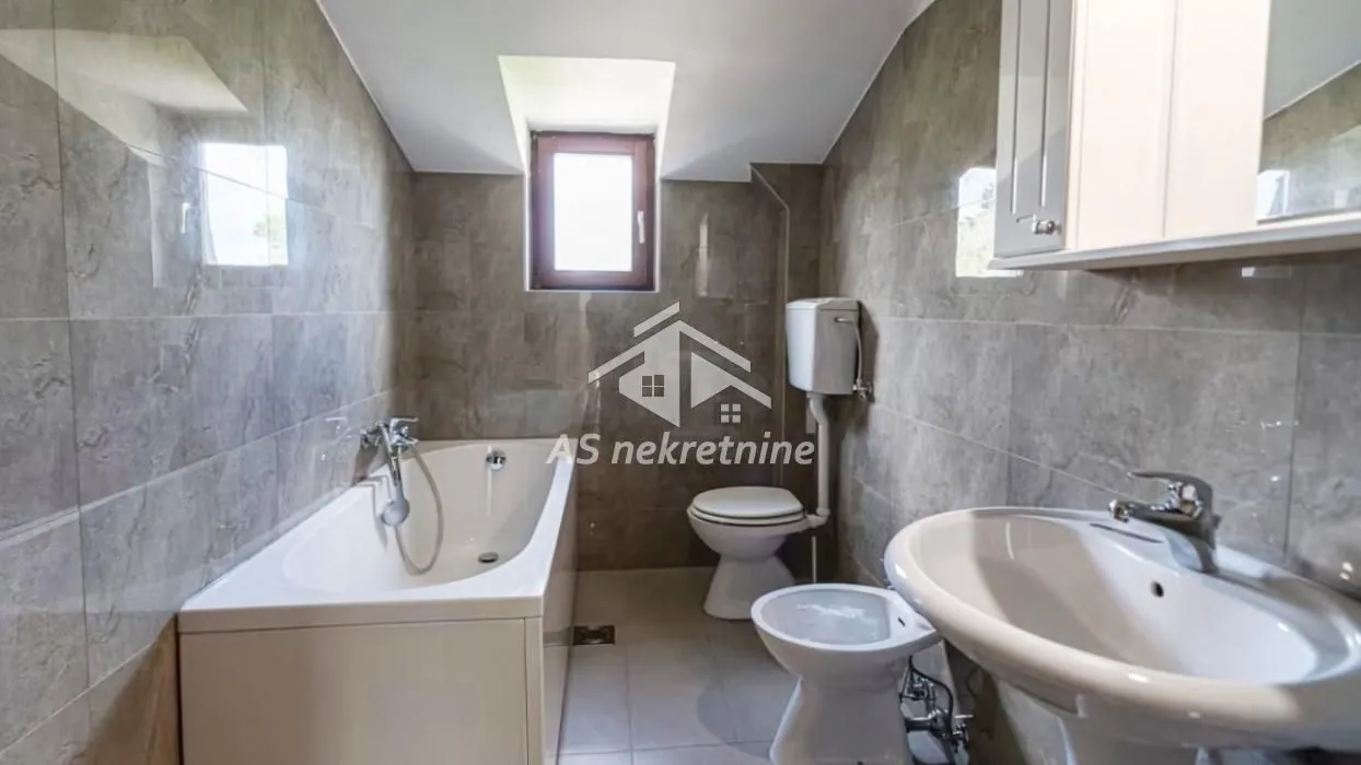 Izdavanje, stan, 210m², Savski Venac, Beograd