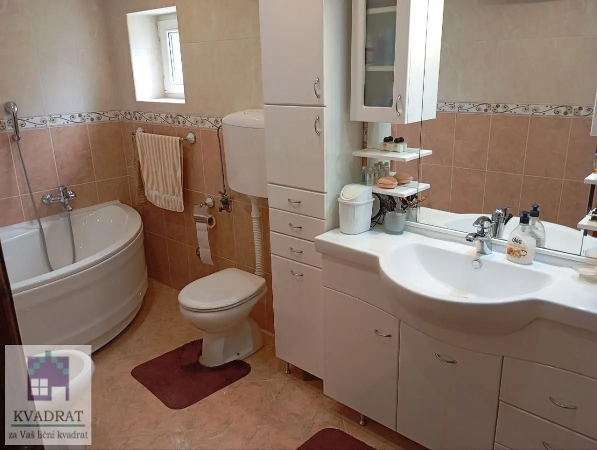 Prodaja, kuća, 270m², Mesarci, Vladimirci