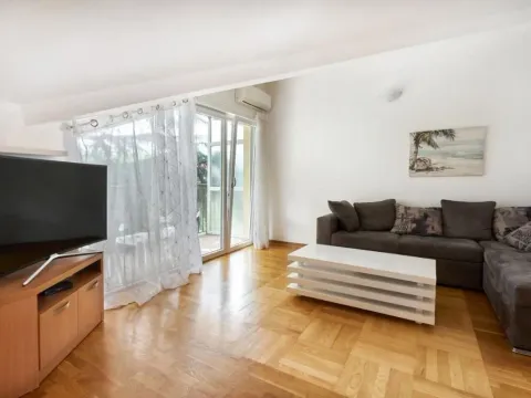 Rent, two bedroom apartment, 70m², Centar, Tivat