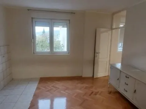 Izdavanje, poslovni prostor, 89m², Centar, Podgorica - image 10
