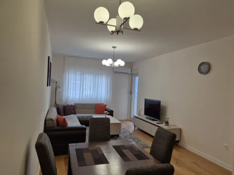 Izdavanje, jednosoban stan, 50m², City Kvart, Podgorica - image 2