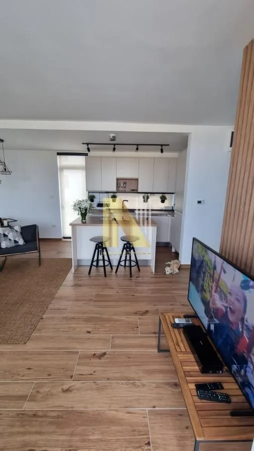Izdavanje, trosoban stan, 105m², Sremska Kamenica, Petrovaradin