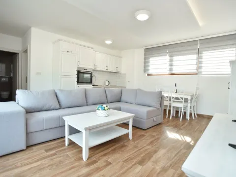 Prodaja, jednosoban stan, 53m², Bečići, Budva - image 2