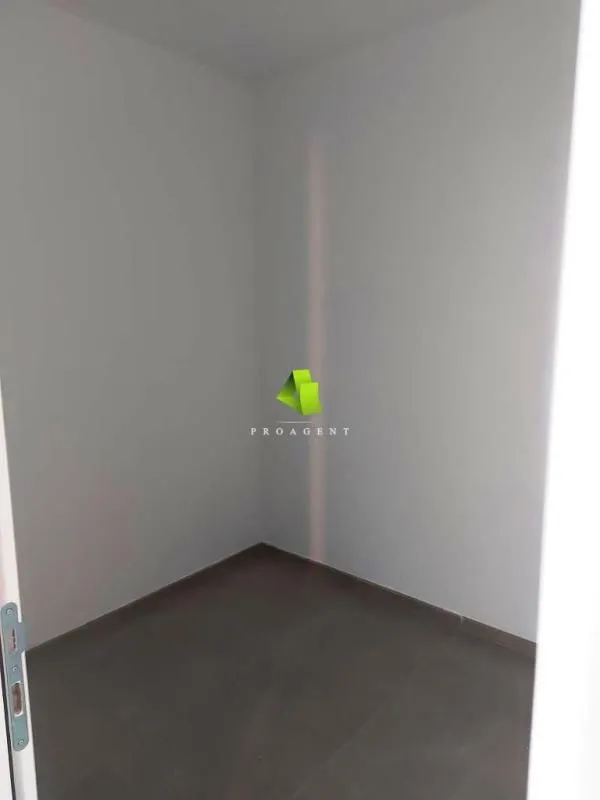 Rent, office space, 240m², Medijana, Niš