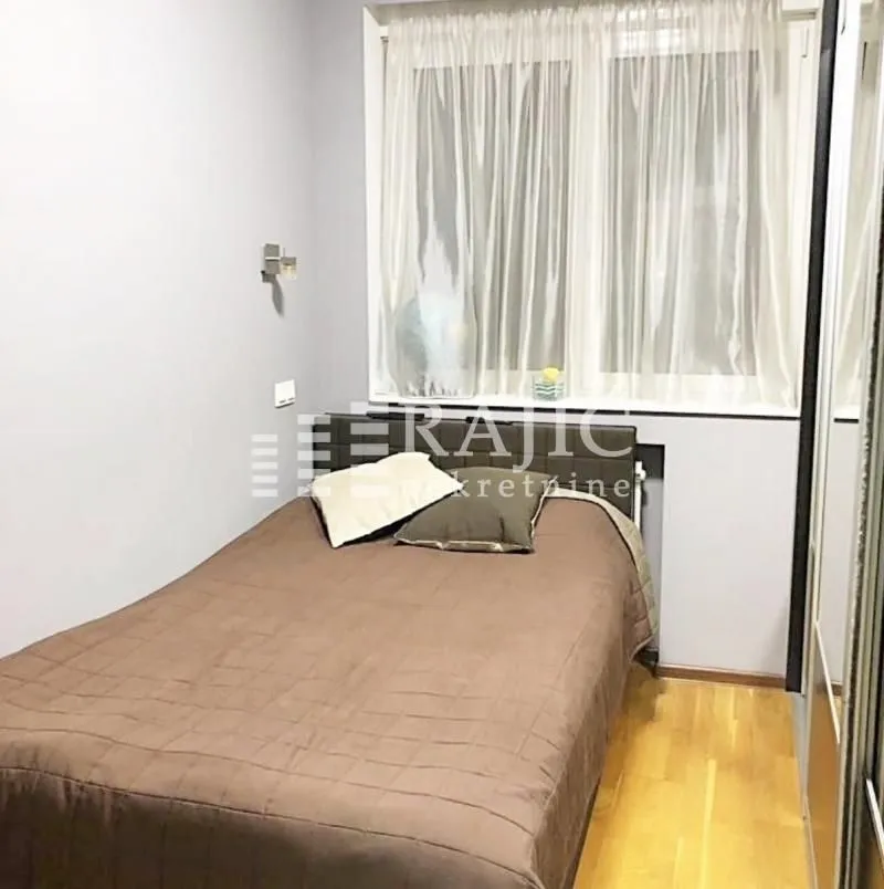 Smaller bedroom with a double bed and a window.