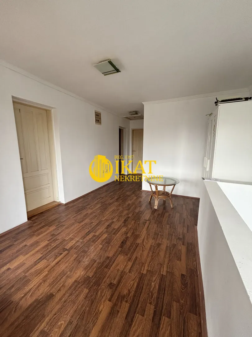 Prodaja, kuća, 240m², Surduk, Stara Pazova