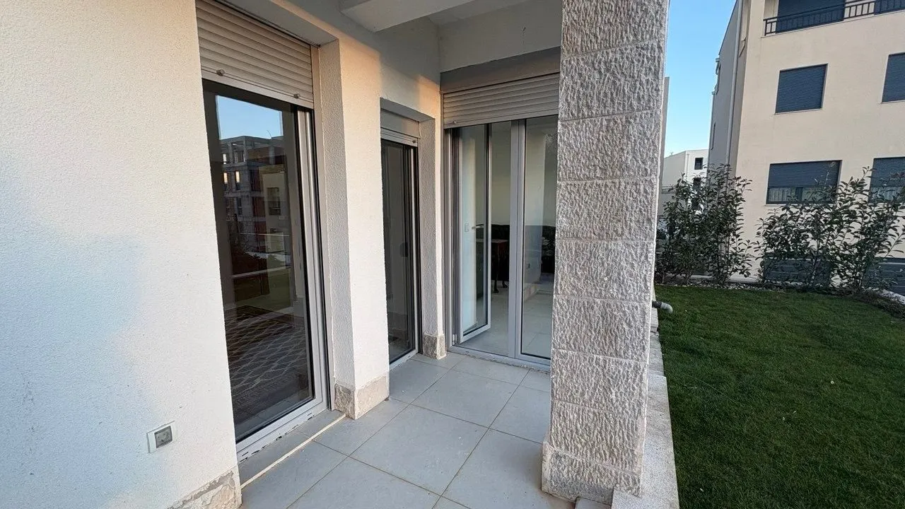 Prodaja, jednosoban stan, 69m², Tivat, Crna Gora