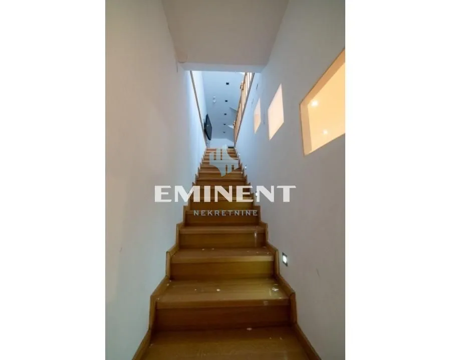 Sale, house, 304m², Zemun Centar, Zemun Sve Podlokacije