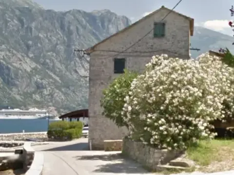 Prodaja, stan, 48m², Kotor, Crna Gora - image 1