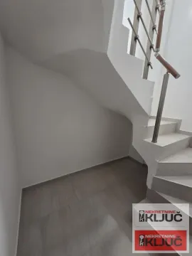 Prodaja, trosoban stan, 68m², Petrovaradin, Novi Sad - image 13