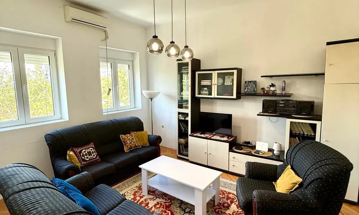 Izdavanje, dvosoban stan, 70m², Centar, Podgorica