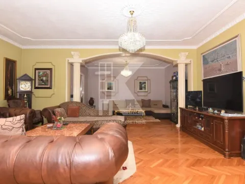 Sale, house, 752m², Zelenika, Podgorica - image 14