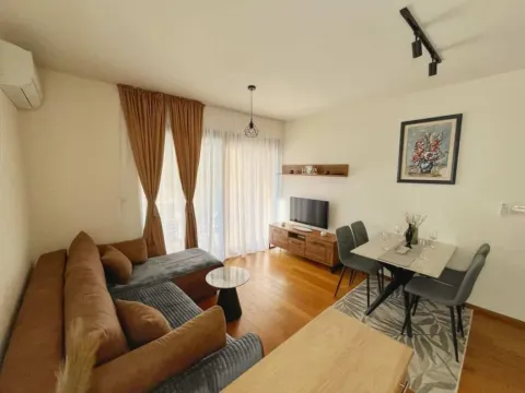 Izdavanje, jednosoban stan, 40m², Donja Lastva, Tivat - image 1