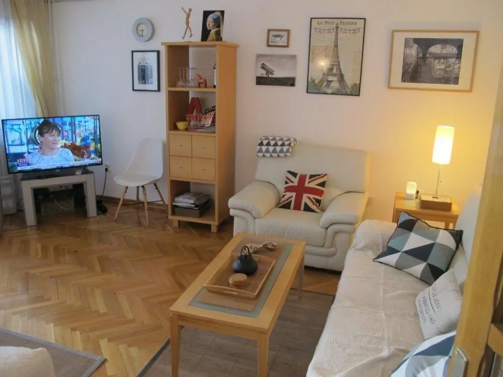 Izdavanje, trosoban stan, 90m², Savski Venac, Beograd