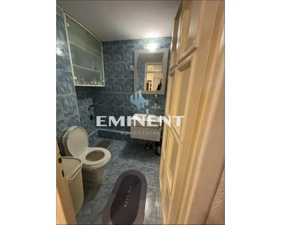 Prodaja, četvorosoban stan, 105m², Sarajevska, Beograd