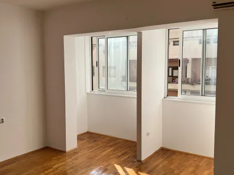 Prodaja, jednosoban stan, 37m², Centar, Podgorica - image 10