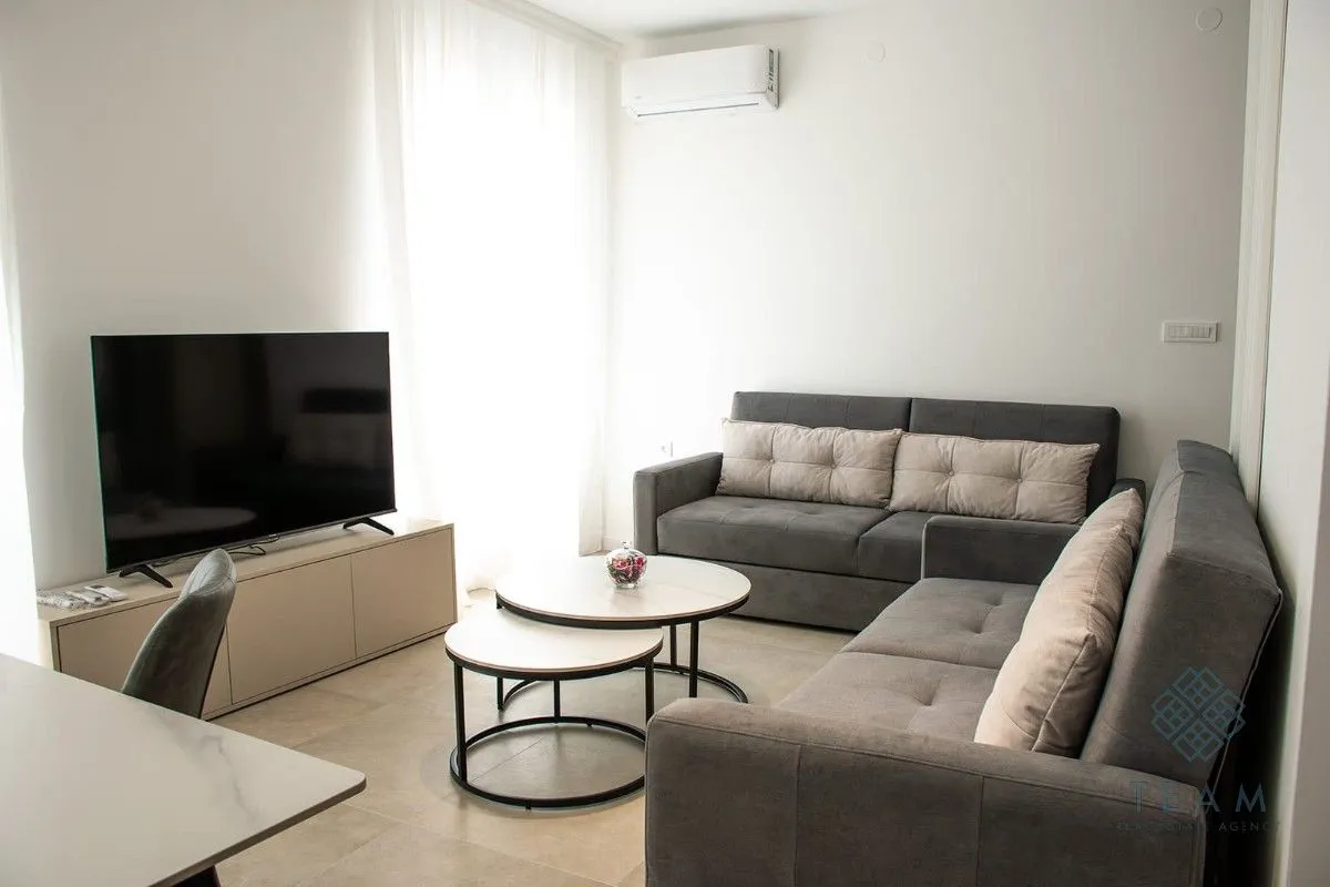 Izdavanje, jednosoban stan, 60m², Radanovići, Kotor