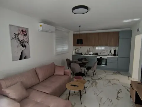 Izdavanje, jednosoban stan, 52m², Seljanovo, Tivat - image 4