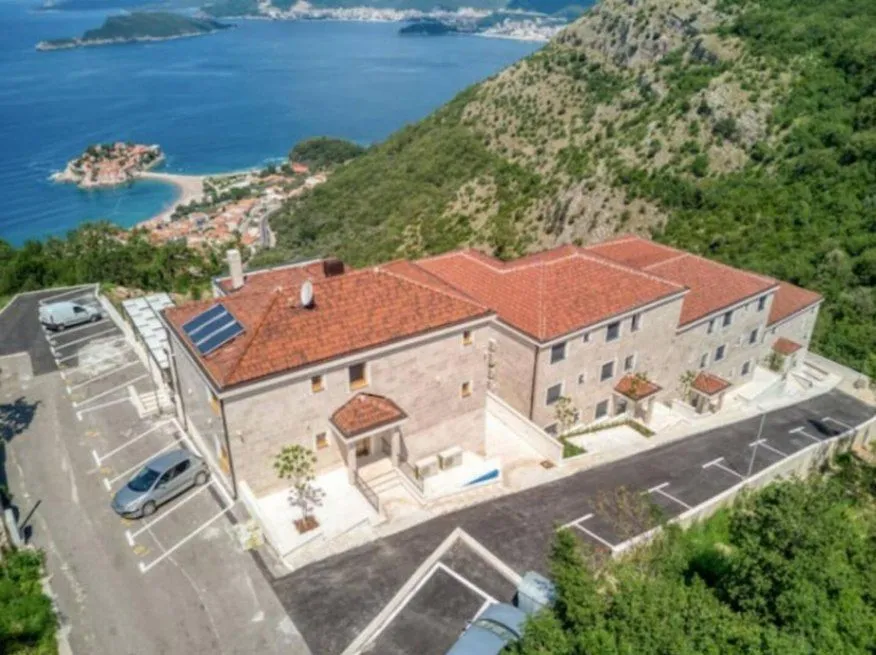 Sale, three bedroom apartment, 90m², Sveti Stefan, Budva