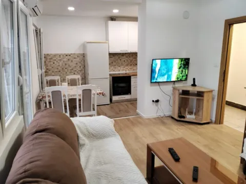 Prodaja, dvosoban stan, 68m², Autobuska stanica, Podgorica