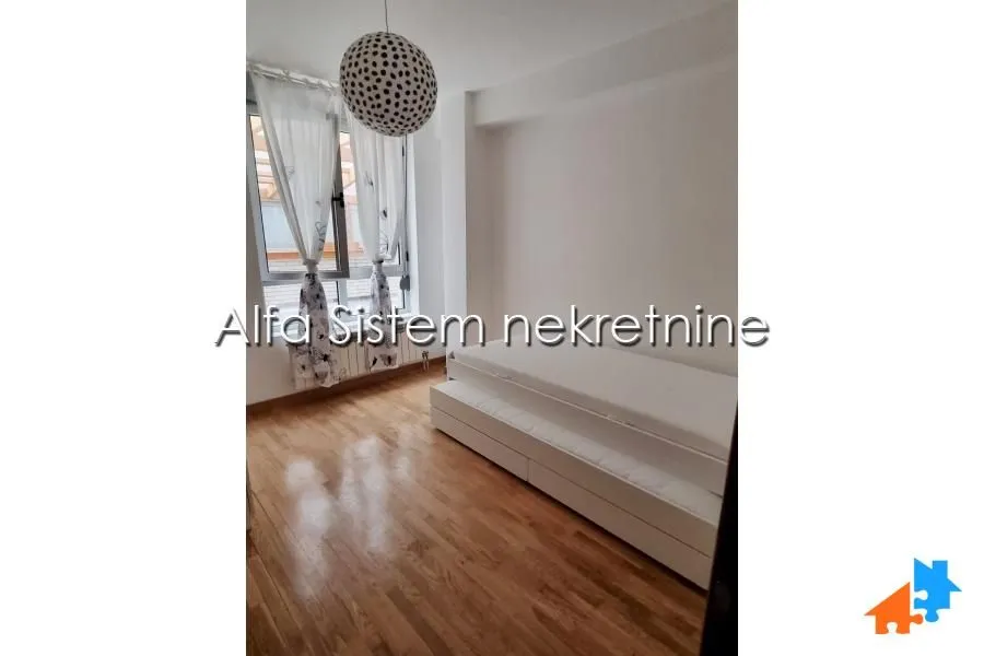 Izdavanje, trosoban stan, 97m², Vračar Sve Podlokacije, Beograd