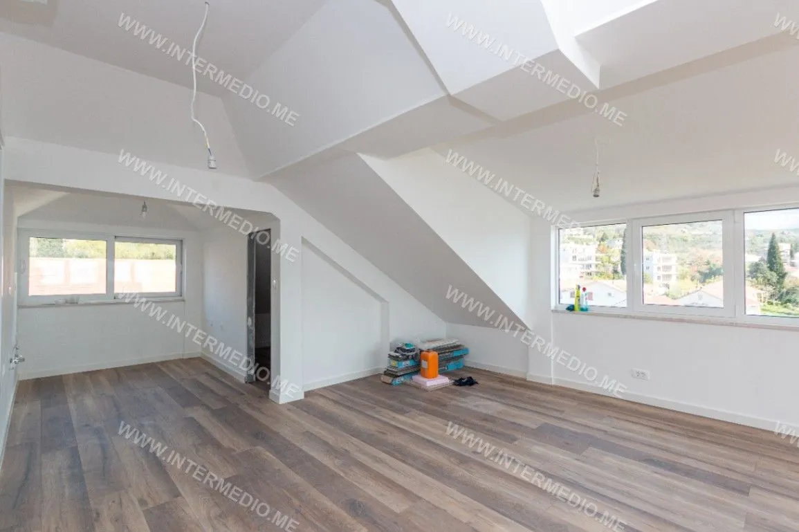 Prodaja, dvosoban stan, 109m², Đenovići, Herceg Novi
