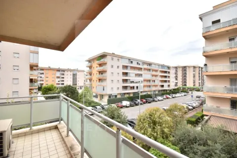 Rent, three bedroom apartment, 120m², City Kvart, Podgorica - image 21