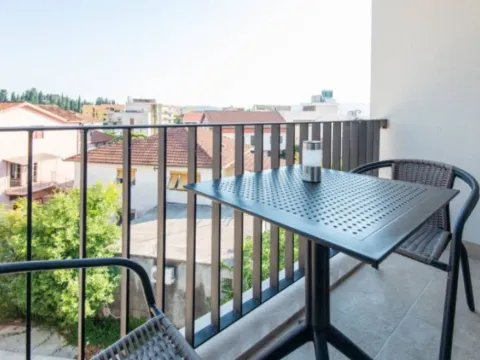 Izdavanje, jednosoban stan, 40m², Kalimanj, Tivat - image 9