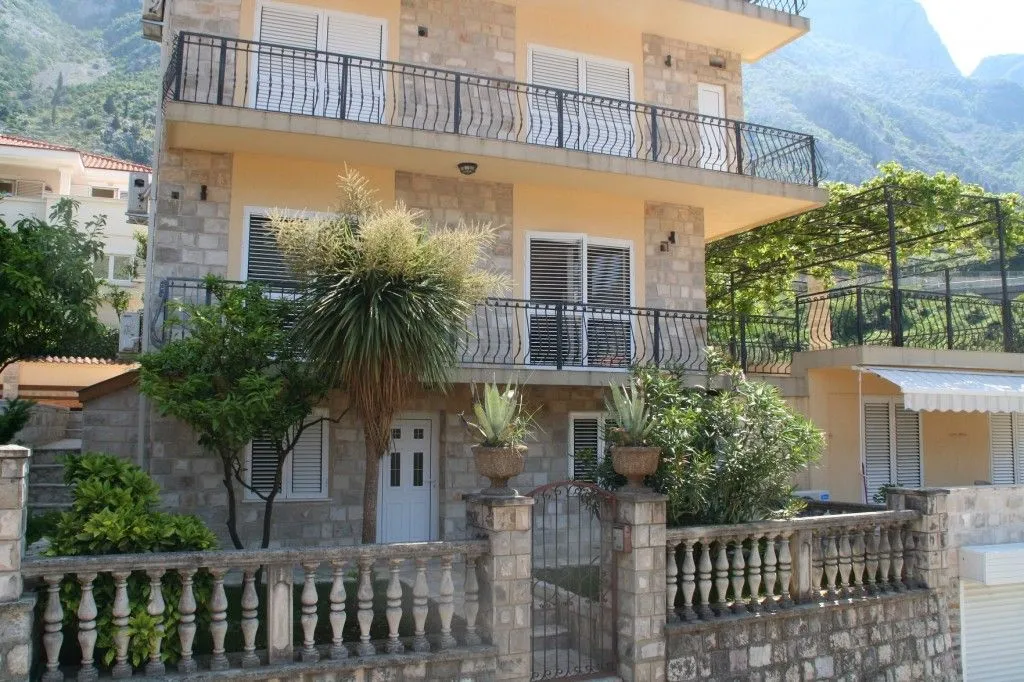Sale, house, 400m², Dobrota, Kotor