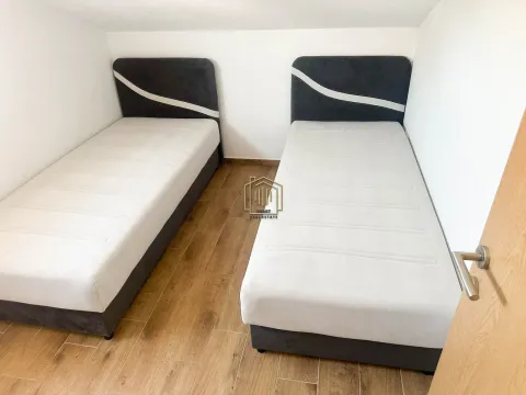 Izdavanje, dvosoban stan, 50m², Zlatica, Podgorica - image 4