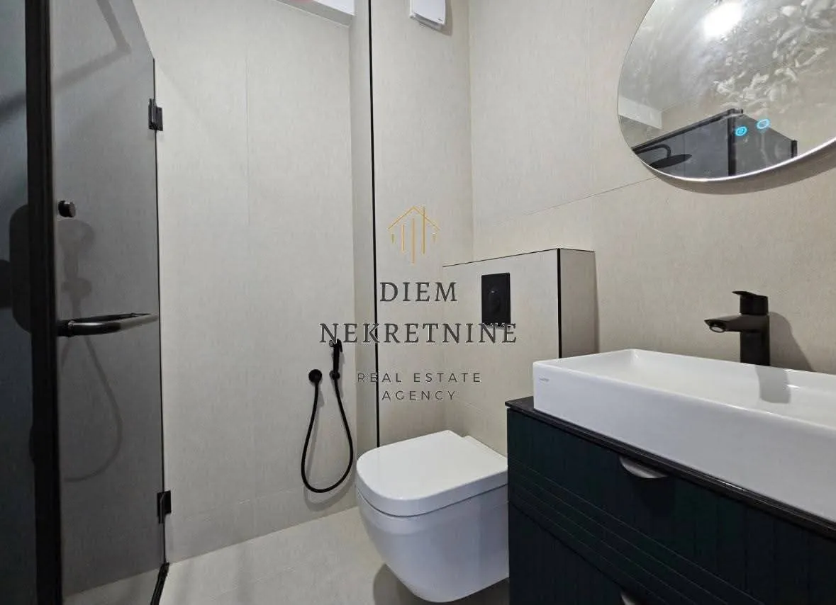 Prodaja, jednosoban stan, 62m², Centar, Bar