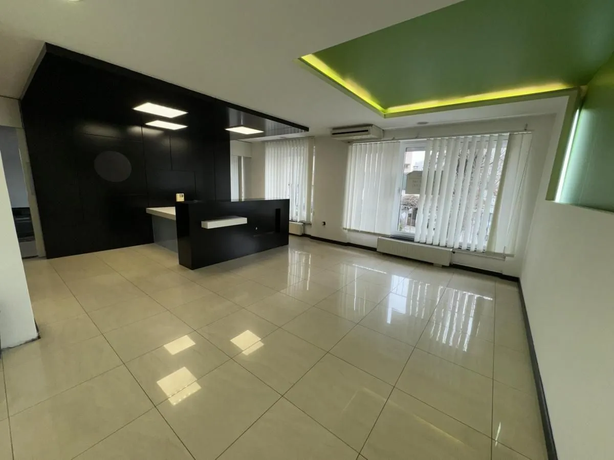 Izdavanje, poslovni prostor, 300m², Cvetkova Pijaca, Zvezdara Sve Podlokacije