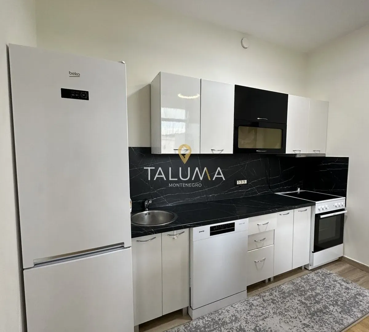 Izdavanje, dvosoban stan, 68m², Blok 9, Podgorica