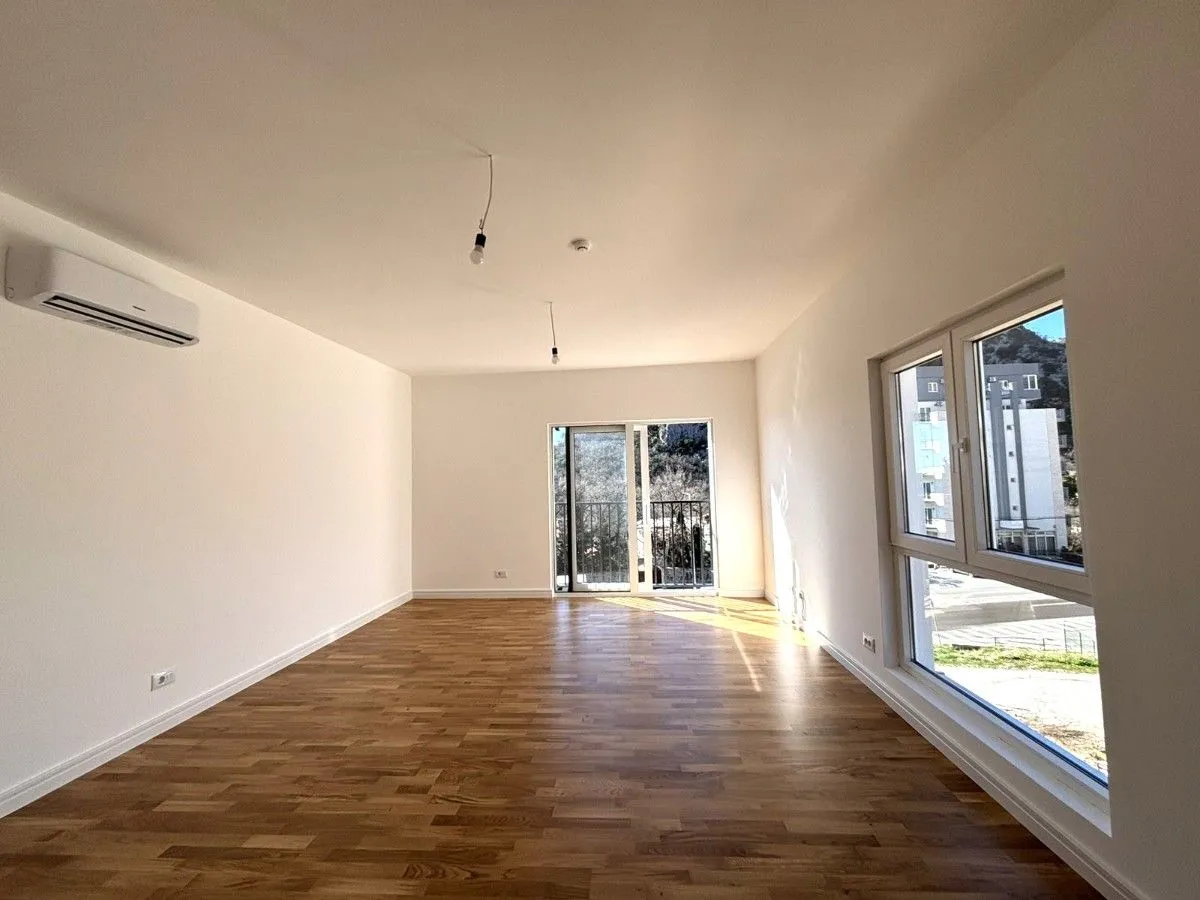 Sale, one bedroom apartment, 56m², Sutomore, Bar