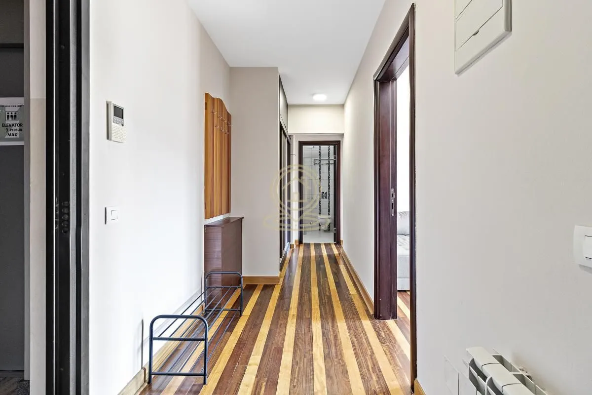 Izdavanje, dvosoban stan, 64m², Savski Venac, Beograd