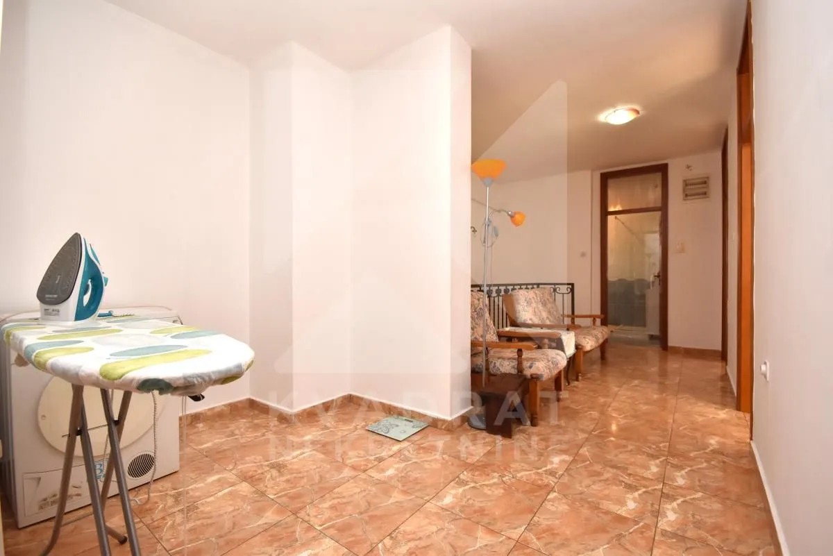 Rent, four bedroom apartment, 160m², Tološi, Podgorica