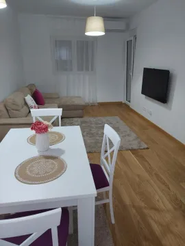 Izdavanje, jednosoban stan, 55m², City Kvart, Podgorica - image 9
