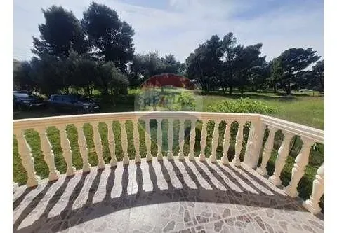 Izdavanje, kuća, 320m², Zagorič, Podgorica - image 2