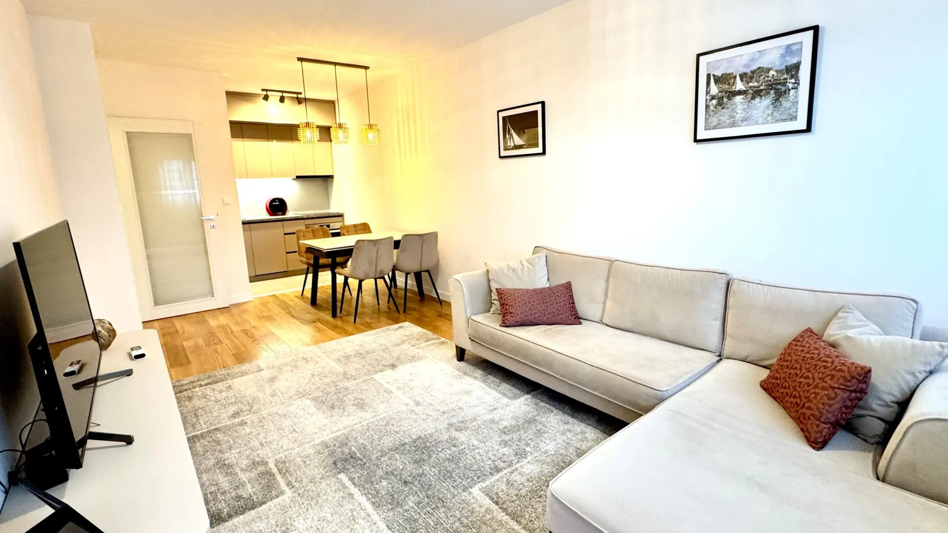 Izdavanje, jednosoban stan, 48m², Central Point, Podgorica