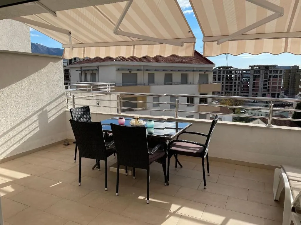 Rent, two bedroom apartment, 50m², Centar, Budva