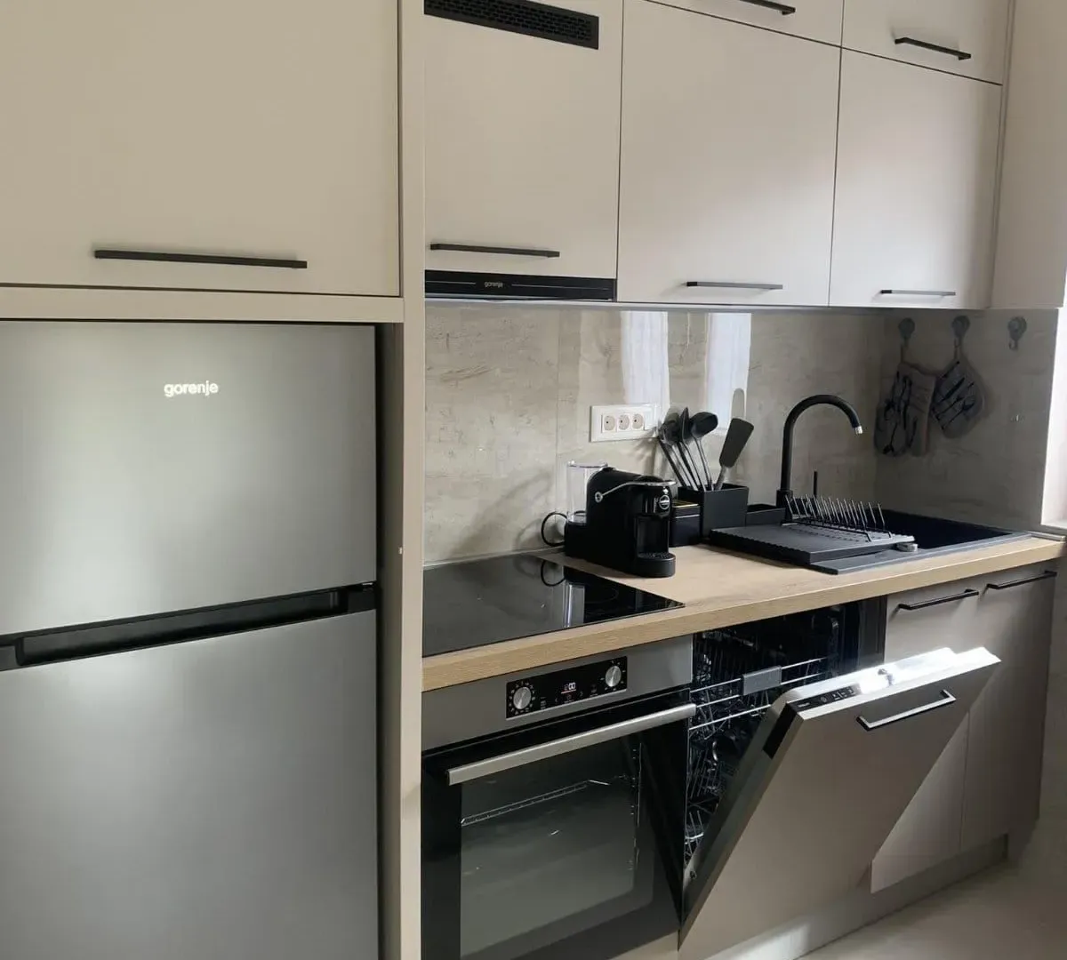 Izdavanje, dvosoban stan, 70m², Dobrota, Kotor
