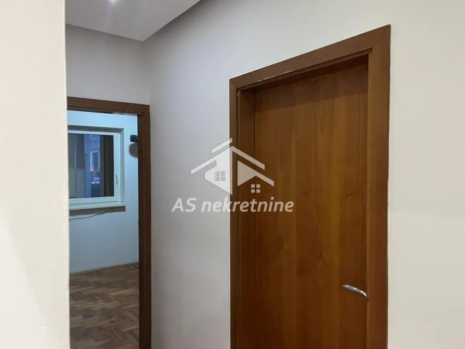 Izdavanje, trosoban stan, 120m², Uciteljsko Naselje, Zvezdara Sve Podlokacije