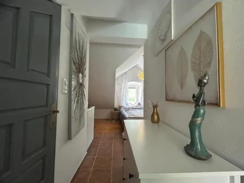 Izdavanje, garsonjera, 23m², Risan, Kotor - image 4
