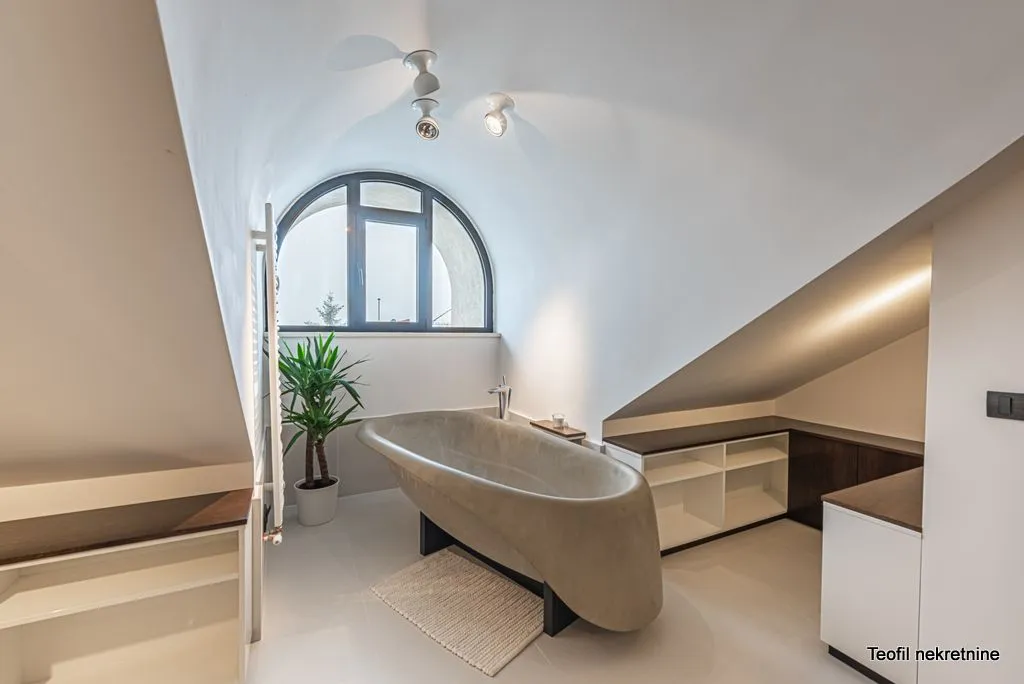 Sale, house, 305m², Čukarica, Beograd
