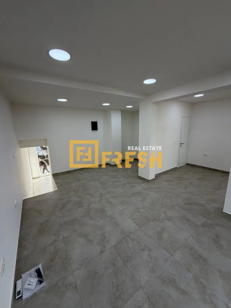 Sale, office space, 57m², Krivi Most, Podgorica