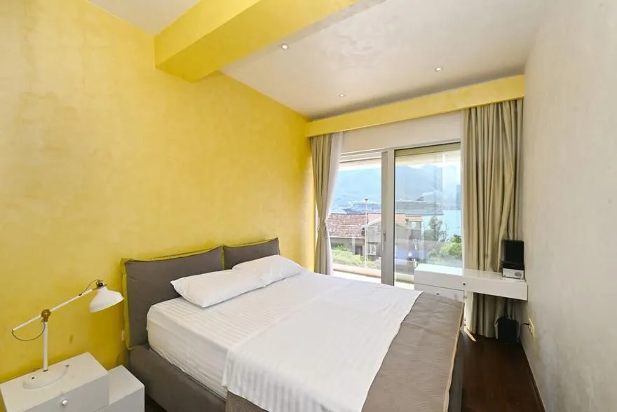 Rent, three bedroom apartment, 130m², Dobrota, Kotor