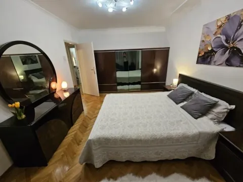 Izdavanje, trosoban stan, 80m², Slavija, Vračar Sve Podlokacije - image 14