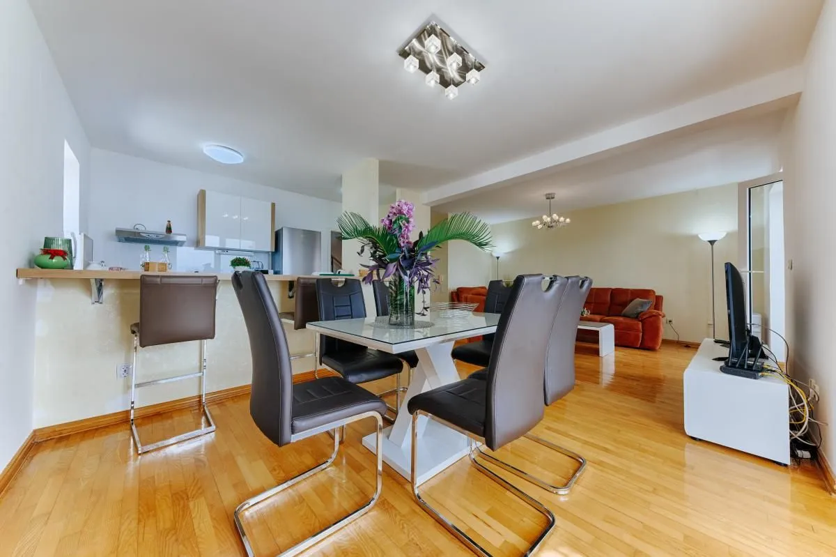 Prodaja, trosoban stan, 139m², Sveti Stefan, Budva