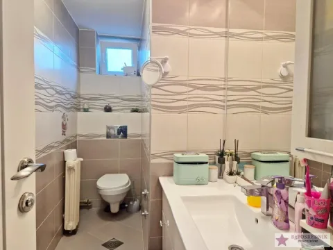 Sale, three bedroom apartment, 75m², Skojevsko Naselje, Beograd - image 7