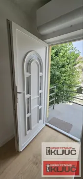 Izdavanje, dvosoban stan, 78m², Centar, Novi Sad - image 12